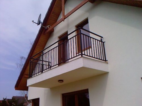 Mit Profilen gefüllte Balustraden