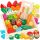  Hölzernes Kinderspiel mit mehrfarbigem Obst und Gemüse zum Schneiden auf einem Magneten