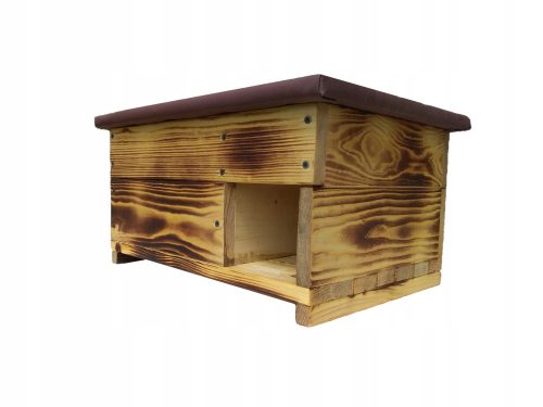  Ein Holzhaus für einen IGEL, ein Bett. Kamin
