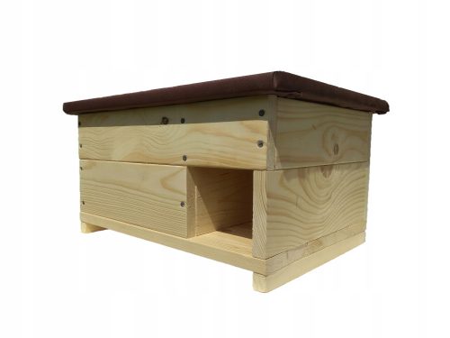  Ein Holzhaus für Igel, ein Bett, ein Nistkasten