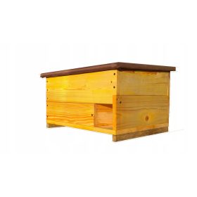  Großes PREMIUM-Igelhaus aus Holz auf einem XXL-Grundstück