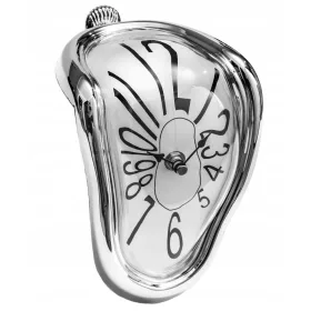  Die Uhr läuft aus, arabische Zahlen fließen aus dem Regal