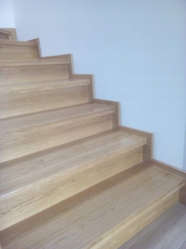 STUFEN, FENSTER, ARBEITSPLATTEN – EICHE, ESCHE 10 % Rabatt