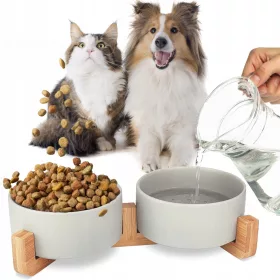    Ein Set aus zwei Schüsseln zum gleichzeitigen Füttern mehrerer Welpen, Keramik Mersjo, Grautöne, 0,8 l