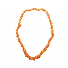    Halskette aus rohem Bernstein, ungeschliffener Bernstein durch den Kopf