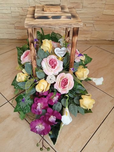 Laterne Laternenblumen Grabkomposition Blumenstrauß