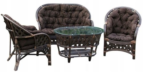 Ein Satz Garten- und Terrassenmöbel Gartenmöbel-Set aus braunem Holz, 4-teilig.