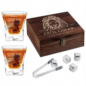 EIN GESCHENK FÜR IHN: EIN SET GRAVIERTER WHISKYSTEINE