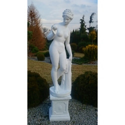  Skulptur auf einem Sockel, eine Dame mit einem Apfel, Eva