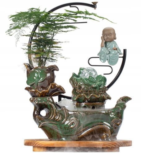 Gartenbrunnen, dekorativ Dekorativer Hausbrunnen mit Baum