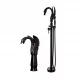 Altes schwarzes Retro-Badewannenarmatur- und Waschbecken-Set
