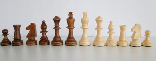 Gartenfiguren und Skulpturen Staunton 5 hölzerne Schachfiguren (CH) - SCHACH