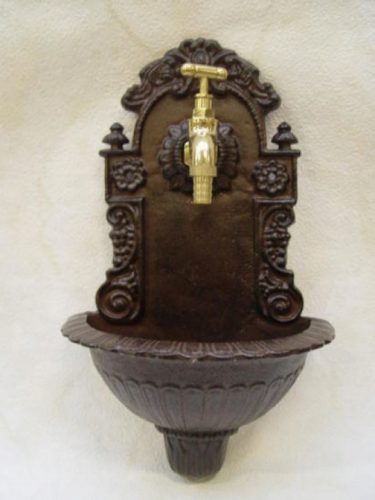  Spüle aus Gusseisen mit Wasserhahn aus Messing