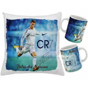    Eine Tasse und ein Kissen für einen CRISTIANO RONALDO CR7-Fan