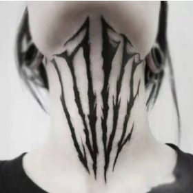  VORÜBERGEHEND WASCHBARES KRALLEN-TATTOO AM HALS