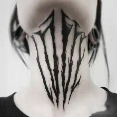  VORÜBERGEHEND WASCHBARES KRALLEN-TATTOO AM HALS