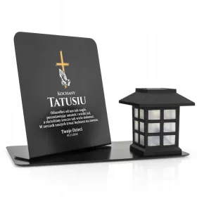    Zünden Sie eine Solarlaterne mit einer Widmung auf dem Grab an