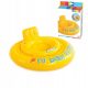 Ein aufblasbarer Ring mit Sitz für Kinder, ein Schlauchboot
