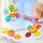  Ein sensorisches Spielzeug mit Saugnapf für ein Baby