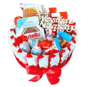    Kinderkuchen-Geschenk Ein Geschenk aus einer Mischung aus Süßigkeiten und einer Aufschrift