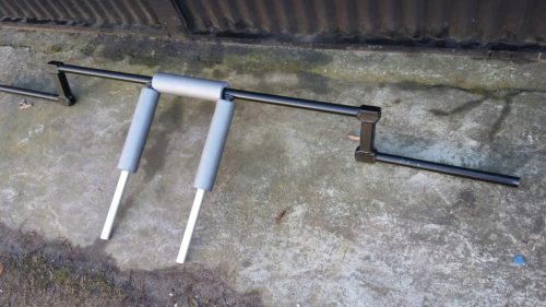  Hals leicht gebrochen, glatte Kniebeugestange 200 cm / 28 mm