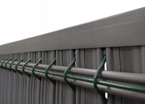 Füllung des 3D-Zauns mit einer Spannweite von 153 x 250
