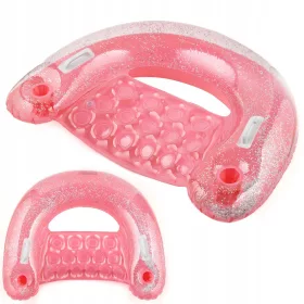 Liegestuhl neben Glitzermatratze zum Schwimmen