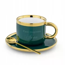    Eine Tasse mit Untertasse und einem Löffel für Mrs. Magister eprezenty