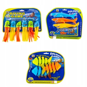 EIN SPIELZEUGSET ZUM SCHWIMMEN IM WASSER