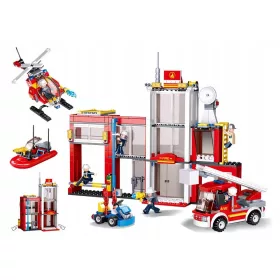  Die Feuerwehr von Sluban sperrt M38-B0631