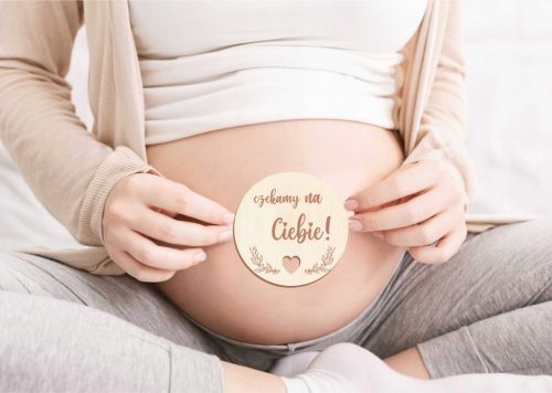  Namensschild-ANHÄNGER MIT NAMEN. Der Name des Kindes ist eingraviert