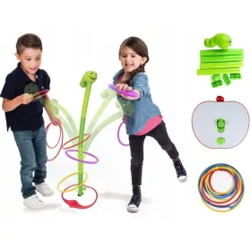    Ein Arcade-Spiel namens Wobbling Worm für einen kleinen Jungen