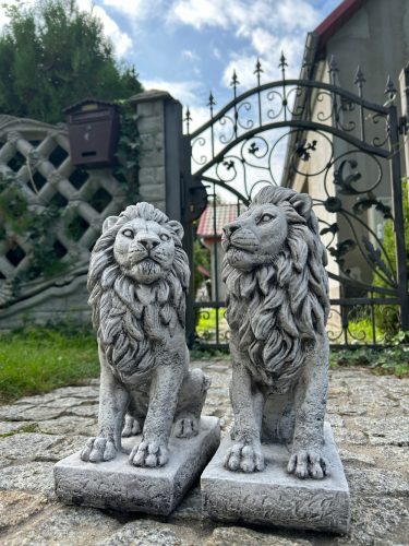  Betonfigur – LÖWE AUF EINER LINKEN BASIS + Betonfigur – LÖWE AUF EINER RECHTEN BASIS