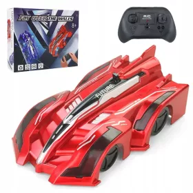  Ein schwarzes RC Climber-Auto, das an Wand und Decke fährt