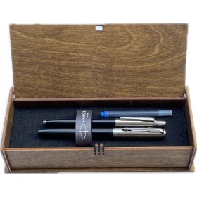    Parker Jotter-Stift in Schwarz und Silber + Parker-Stiftpatronen
