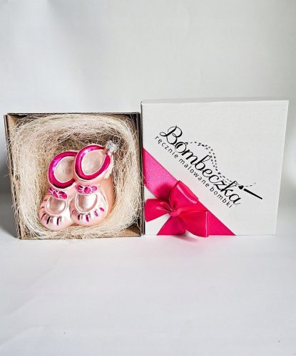  Eine Kugel in Form von Schuhen mit einem Namen als GESCHENK 10cm First Christmas
