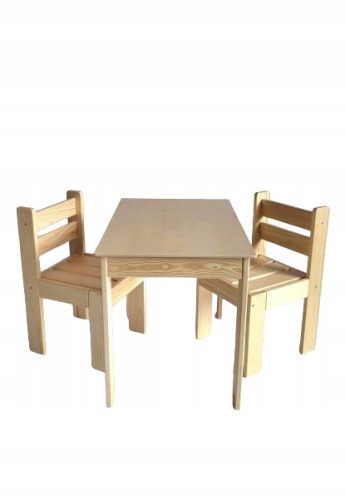  Holztisch mit 2 Kinderstühlen