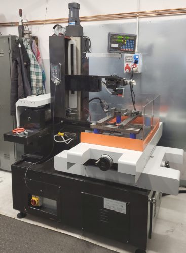 CNC-Elektroerosionsmaschine Anleitung