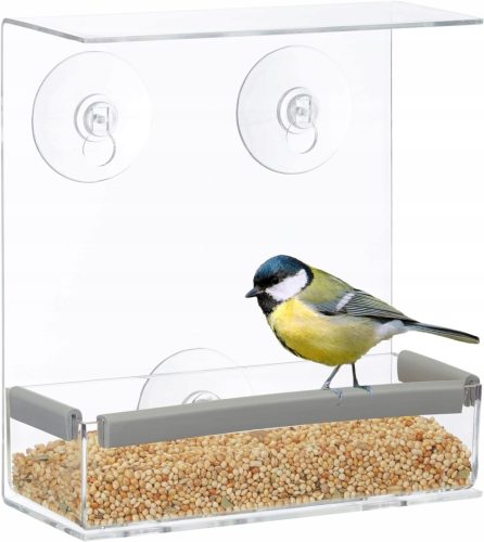 Boxen (Häuser) und Vogelhäuschen Vogelhäuschen am Fenster