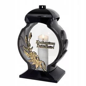    Eine elegante schwarz-goldene Grabkerze mit einer Widmung an Opa