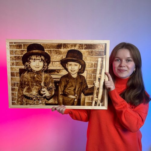 Bilder an der Wand - Holzgebranntes Porträt auf Bestellung, 40x60 + Rahmen