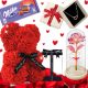 Blumen und Blumenkästen zum Valentinstag ROTER ROSENBÄR MIT WEIßEM HERZ + BLÜTENBLÄTTER 40 cm