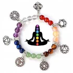  Chakra-Armband aus Natursteinen mit bunten Anhängern