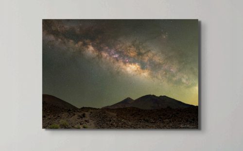 Bilder an der Wand Bild der Kosmos-Milchstraße über einem Vulkan auf Metall