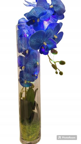Künstliches Blumenarrangement in beleuchteter Glasorchidee