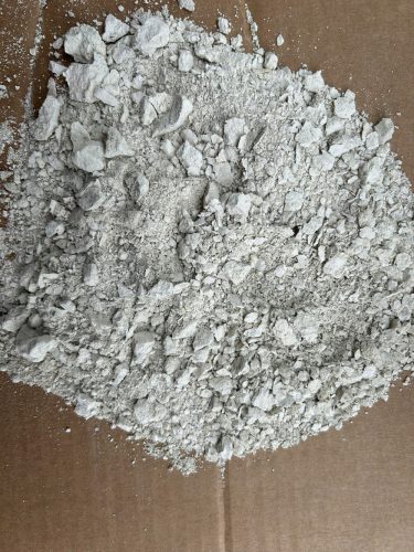  100 KG KREIDE FÜR TEICH UND WASSERTOPF auf einer Palette, um Fischzuchtteiche zu schonen