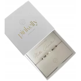    Ein Einladungsgeschenk für die Patin, ein Armband mit Steinen und einer Widmung