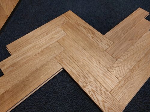 EICHENPARKETT Fischgrät LITY KL1 Natur 20*80*400mm (Stärke, Breite, Länge). Eichenbrett