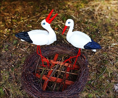  Dekorative Gartenfigur - STORCHENNEST MIT ZWEI KLEINEN