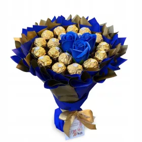    Strauß aus Ferrero-Süßigkeiten und Rosen. Geschenk zum Hochzeitstag, 20. Geburtstag